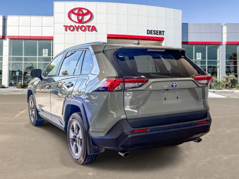 Used 2022 Toyota RAV4 XLE w/ Convenience Package AWD/4WD image 5