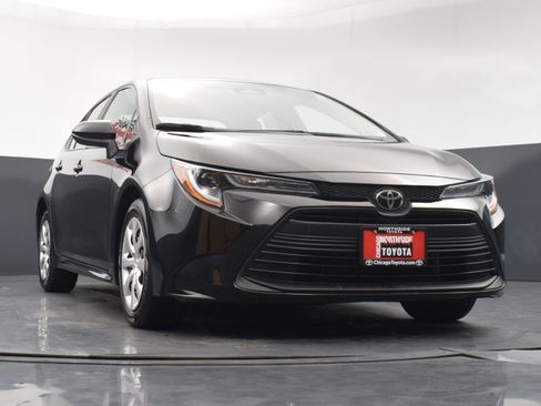 Used 2025 Toyota Corolla LE FWD image 28
