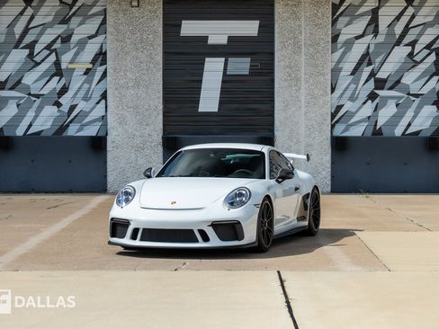 Used 2018 Porsche 911 GT3 w/ Sport Chrono Package RWD image 6