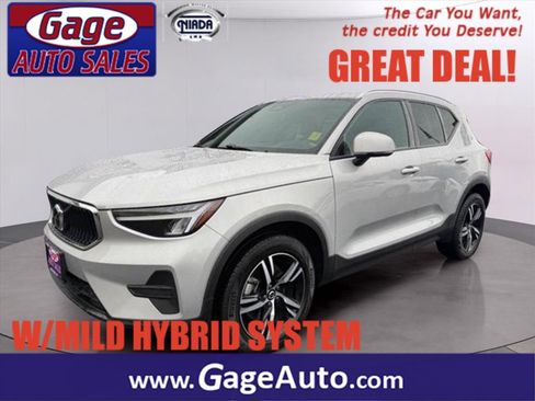 Used 2023 Volvo XC40 B5 Core AWD/4WD image 1