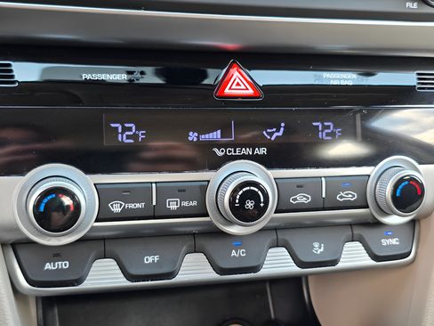 Used 2020 Hyundai Elantra SE FWD image 26