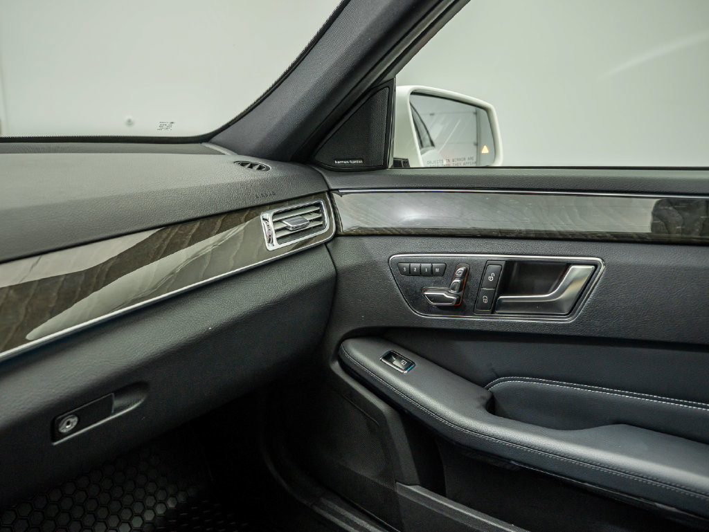 Used 2016 Mercedes-Benz E 350 4MATIC Sedan image 39