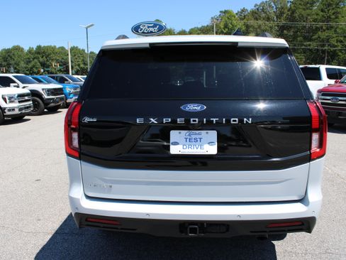 Used 2025 Ford Expedition Active RWD image 7