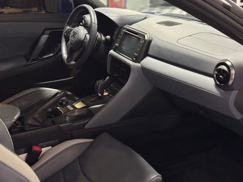 Used 2020 Nissan GT-R Premium AWD/4WD image 23