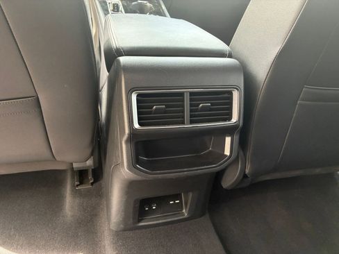 Used 2025 Volkswagen Atlas Cross Sport SE FWD image 22
