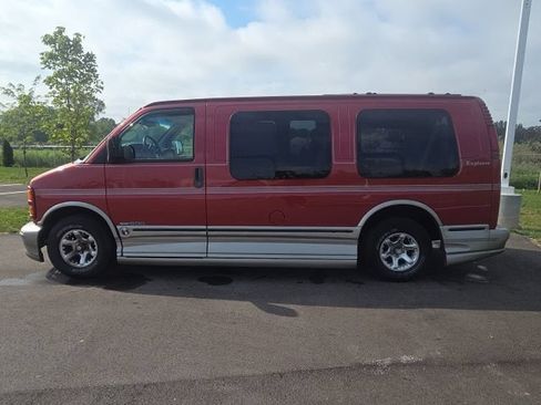 Used 2002 GMC Savana 1500 w/ SLE Marketing Option Pkg 3 RWD image 17