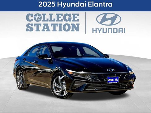 Used 2025 Hyundai Elantra Sport w/ Cargo Package FWD image 3