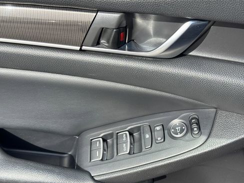 Used 2018 Honda Accord Sport image 19
