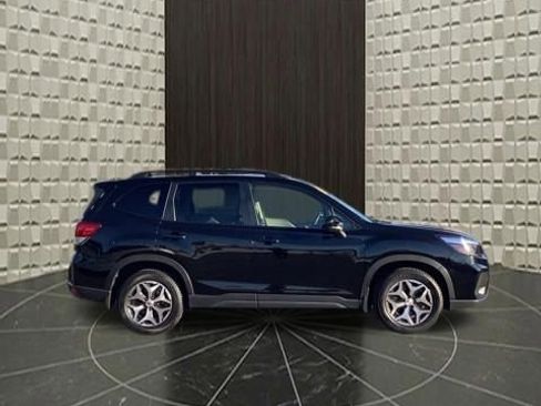 Used 2021 Subaru Forester Premium AWD/4WD image 3