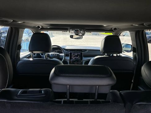 Used 2023 Jeep Grand Cherokee Altitude image 37