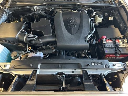 Used 2019 Toyota Tacoma SR5 image 32