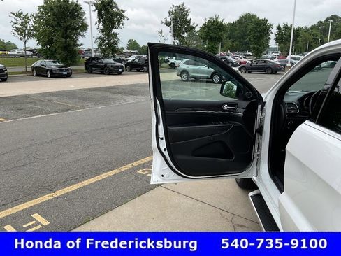 Used 2019 Jeep Grand Cherokee Overland AWD/4WD image 16