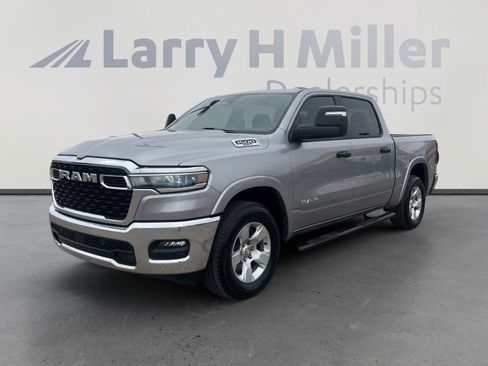 Used 2025 RAM 1500 Big Horn AWD/4WD image 1