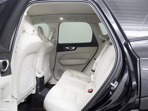 Certified 2025 Volvo XC60 T8 Plus w/ Protection Package Premier image 30