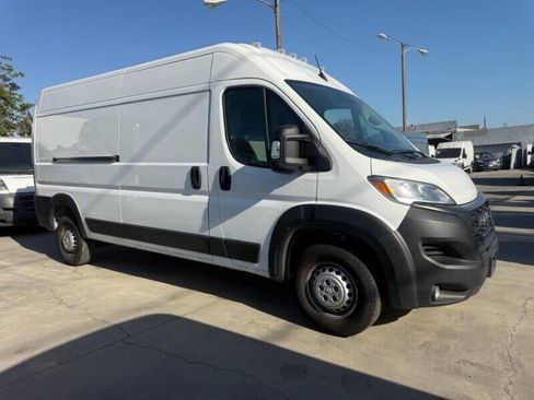 Used 2024 RAM ProMaster 2500 w/ Convenience Group FWD image 1