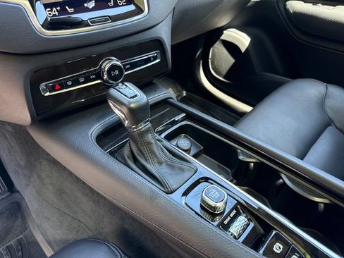 Used 2018 Volvo XC90 T6 Momentum w/ Convenience Package AWD/4WD image 27