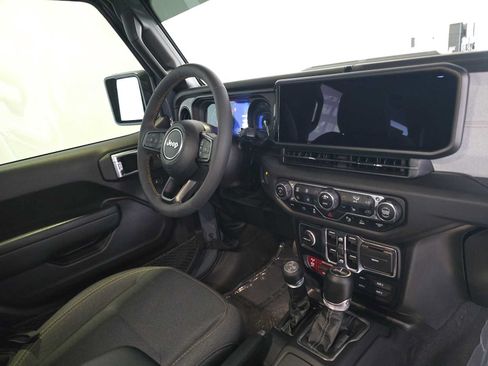 Used 2024 Jeep Wrangler Unlimited AWD/4WD image 11
