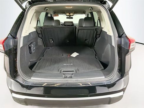 Used 2025 Nissan Rogue SL AWD/4WD image 14