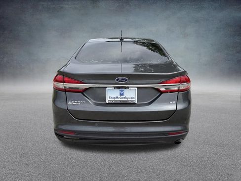 Used 2018 Ford Fusion SE w/ Fusion SE Technology Package FWD image 5