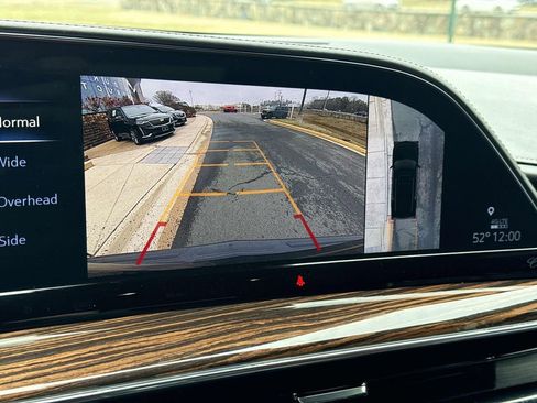 Used 2021 Cadillac Escalade Premium Luxury image 26