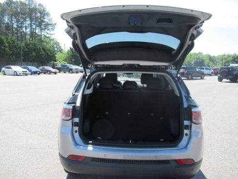 Used 2019 Jeep Compass Latitude AWD/4WD image 17