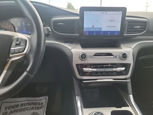 Used 2022 Ford Explorer XLT w/ Equipment Group 202A image 18