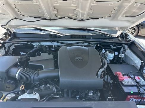 Used 2020 Toyota Tacoma SR AWD/4WD image 27