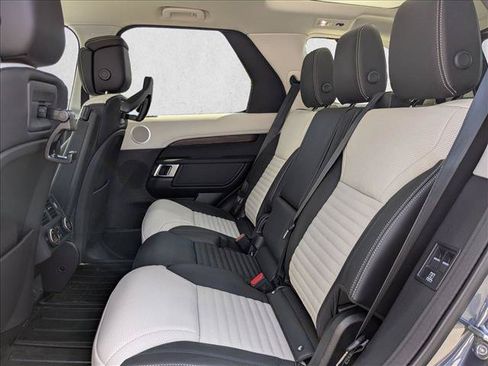 New 2026 Land Rover Discovery Dynamic SE AWD/4WD image 16