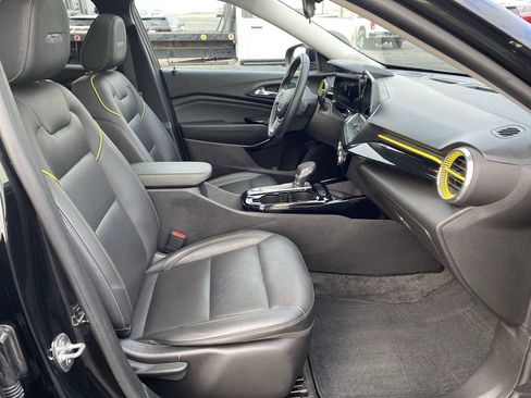 Used 2024 Chevrolet Trax ACTIV w/ Sunroof Package image 27