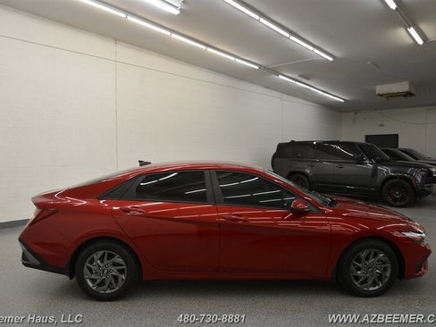 Used 2024 Hyundai Elantra SEL FWD image 8