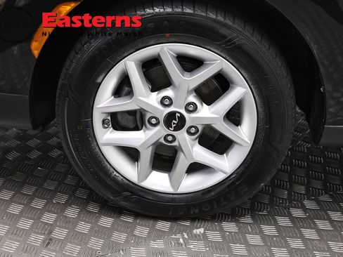 Used 2025 Kia Soul LX w/ LX Technology Package FWD image 31