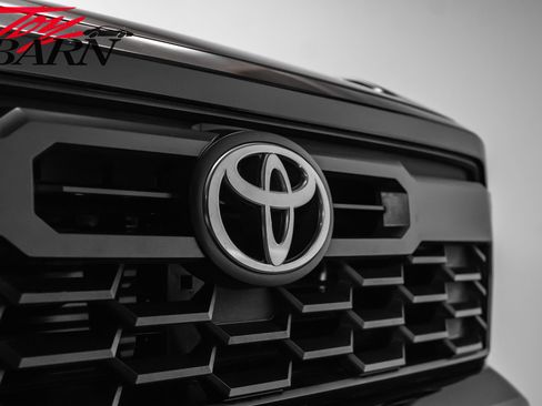 Used 2025 Toyota Tacoma TRD Off-Road image 9