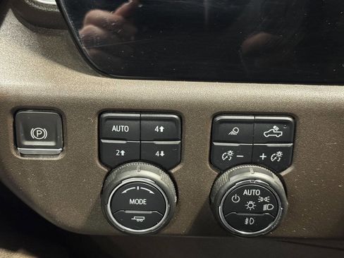 Used 2022 Chevrolet Silverado 1500 LTZ w/ LTZ Convenience Package II image 30