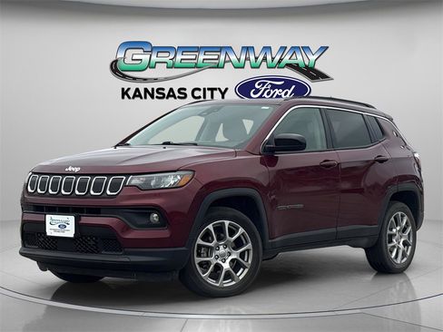Used 2022 Jeep Compass Latitude w/ Sun and Sound Group image 3