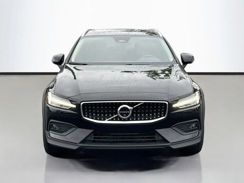 Used 2025 Volvo V60 B5 Cross Country Plus AWD/4WD image 2
