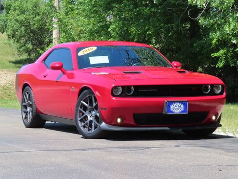 Used 2016 Dodge Challenger R/T Scat Pack w/ Leather Interior Group RWD image 36