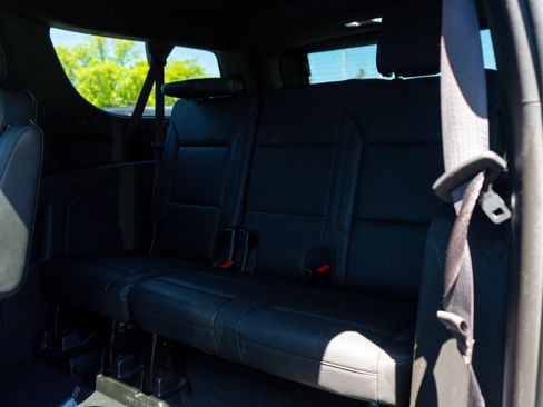 Used 2021 Chevrolet Suburban Z71 w/ Luxury Package AWD/4WD image 22