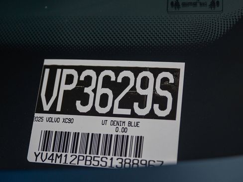 Certified 2025 Volvo XC90 B5 Plus image 33