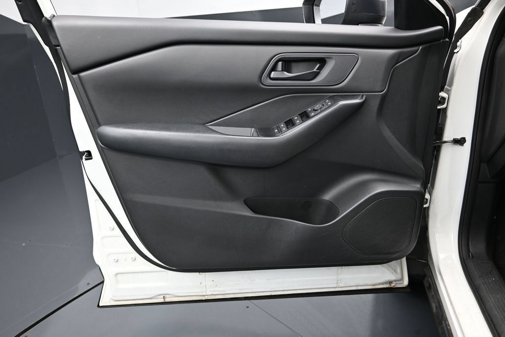 Used 2024 Nissan Rogue S AWD/4WD image 17