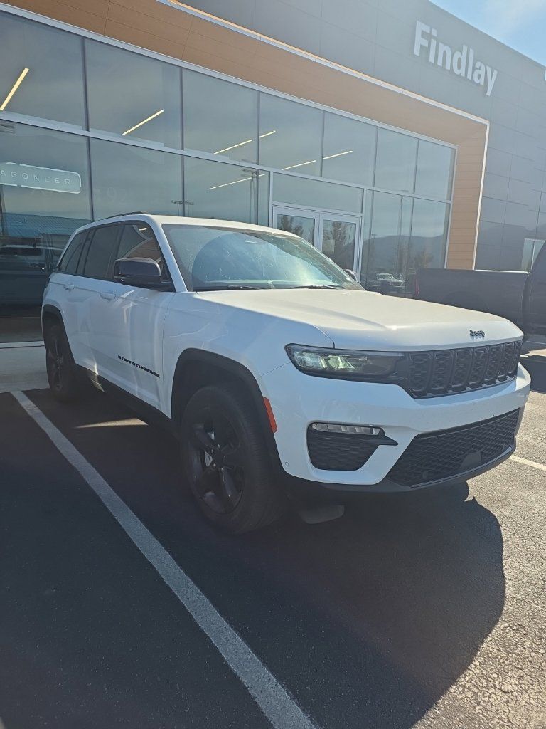 Used 2025 Jeep Grand Cherokee Limited w/ Luxury Tech Group II AWD/4WD image 1