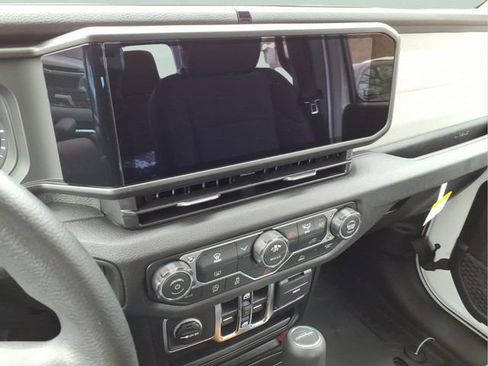 New 2026 Jeep Gladiator Sport AWD/4WD image 13