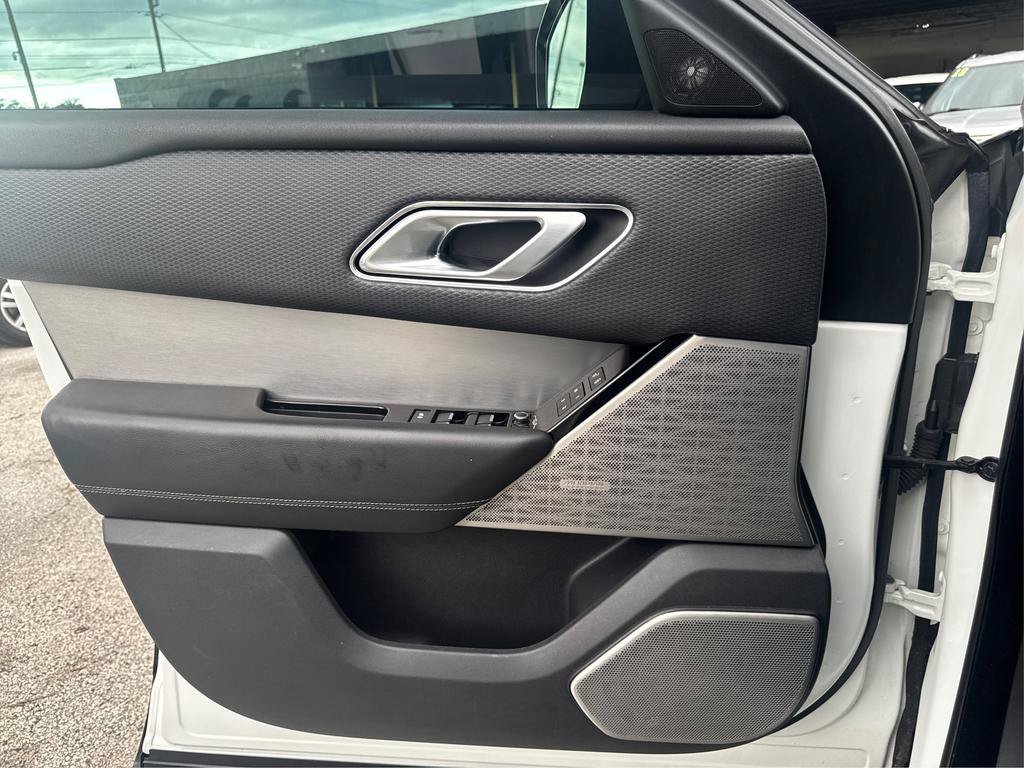 Used 2019 Land Rover Range Rover Velar R-Dynamic SE AWD/4WD image 18