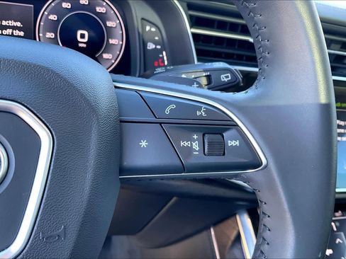 Used 2020 Audi Q8 Prestige w/ Prestige Package image 21