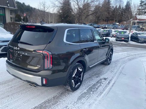 Used 2023 Kia Telluride EX w/ EX Captain's Chair Package image 6