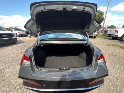 Used 2024 Hyundai Elantra Limited image 29