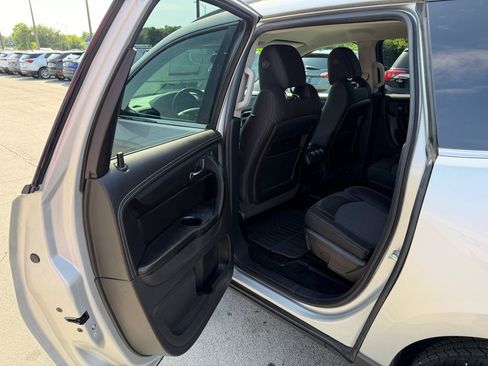 Used 2017 Chevrolet Traverse LT FWD image 14