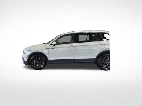 Certified 2023 Volkswagen Tiguan SE w/ Panoramic Sunroof Package FWD image 6
