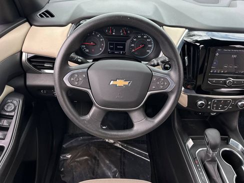 Used 2022 Chevrolet Traverse LS FWD image 17