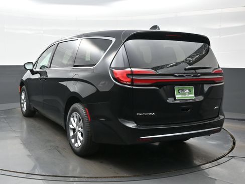New 2027 Chrysler Pacifica Select AWD/4WD image 5