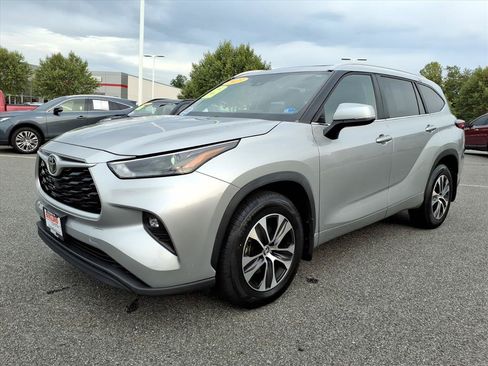 Used 2023 Toyota Highlander XLE AWD/4WD image 16